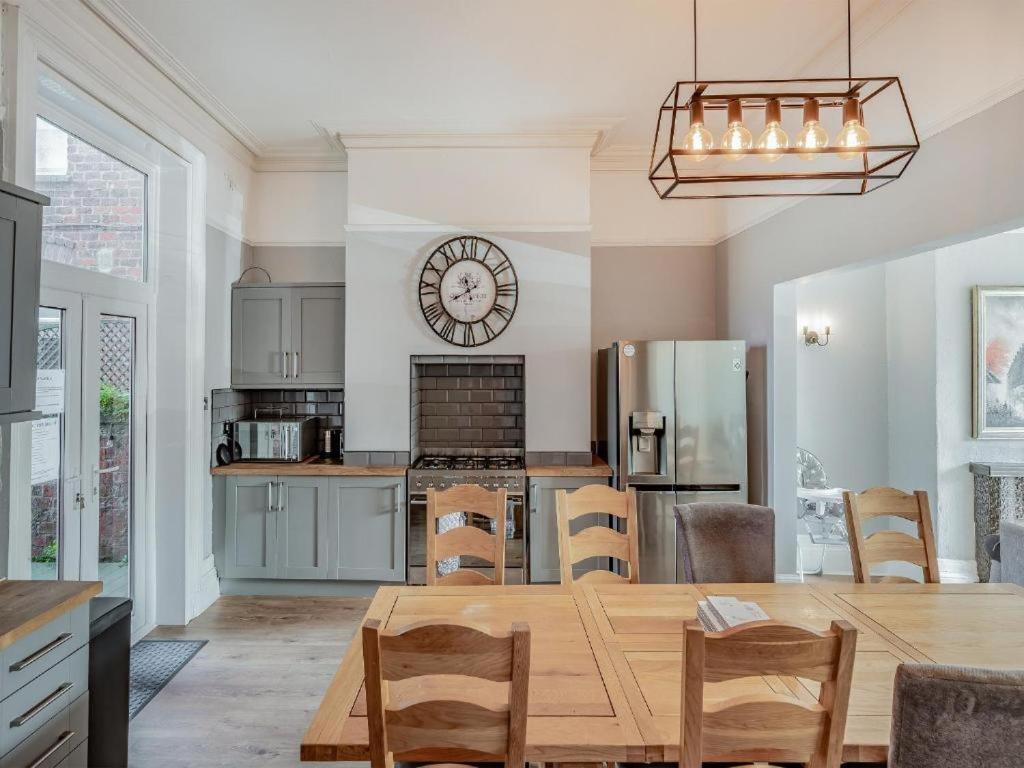 Вилла Victoria House Саутпорт Экстерьер фото